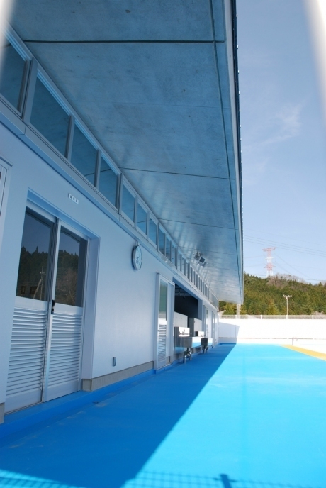 敷島小学校プール；プールサイド2