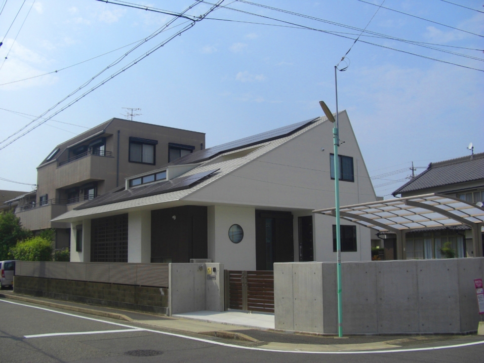 中川の家の外観；駐車場